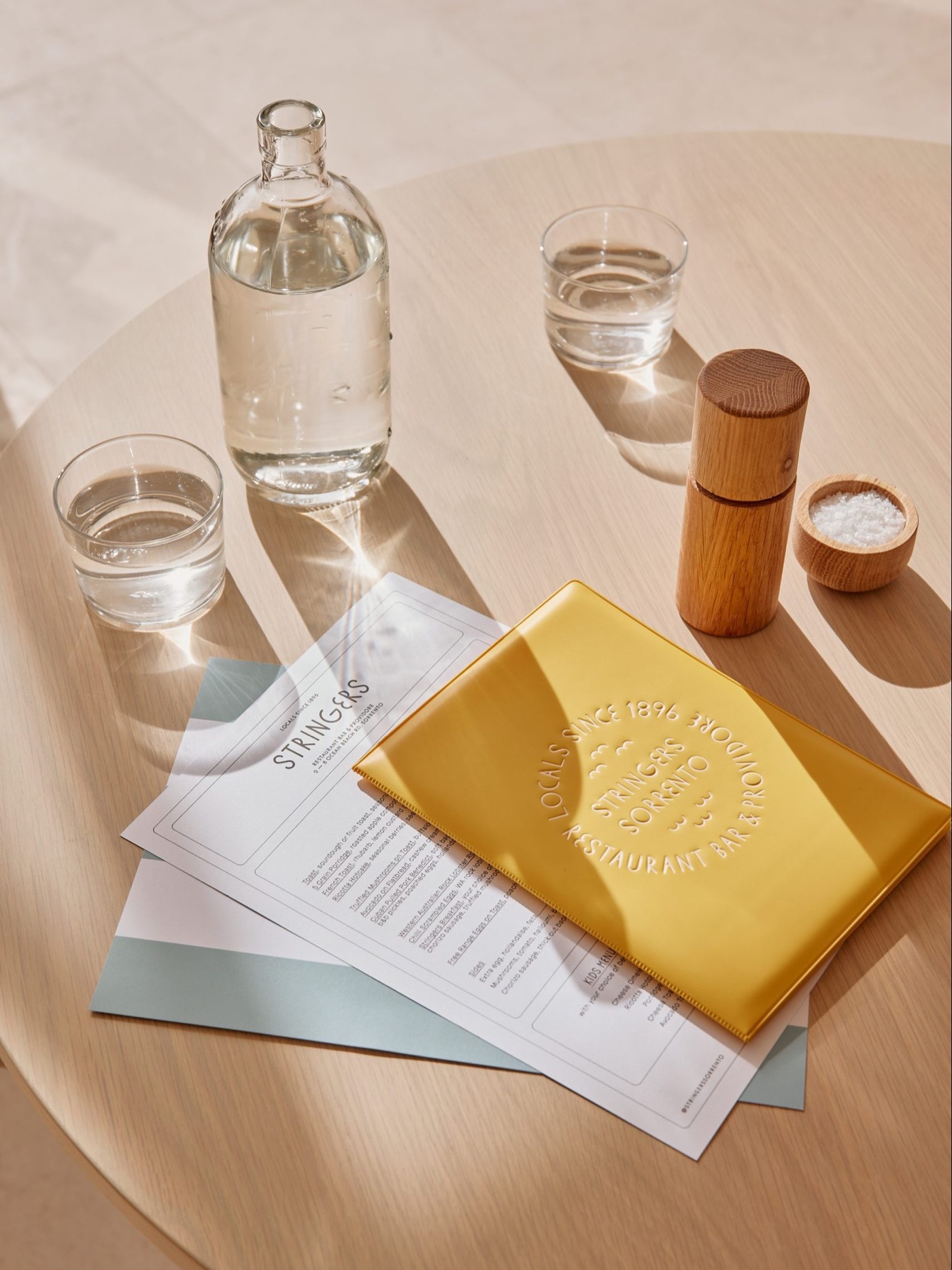 Stringers menu and table setting